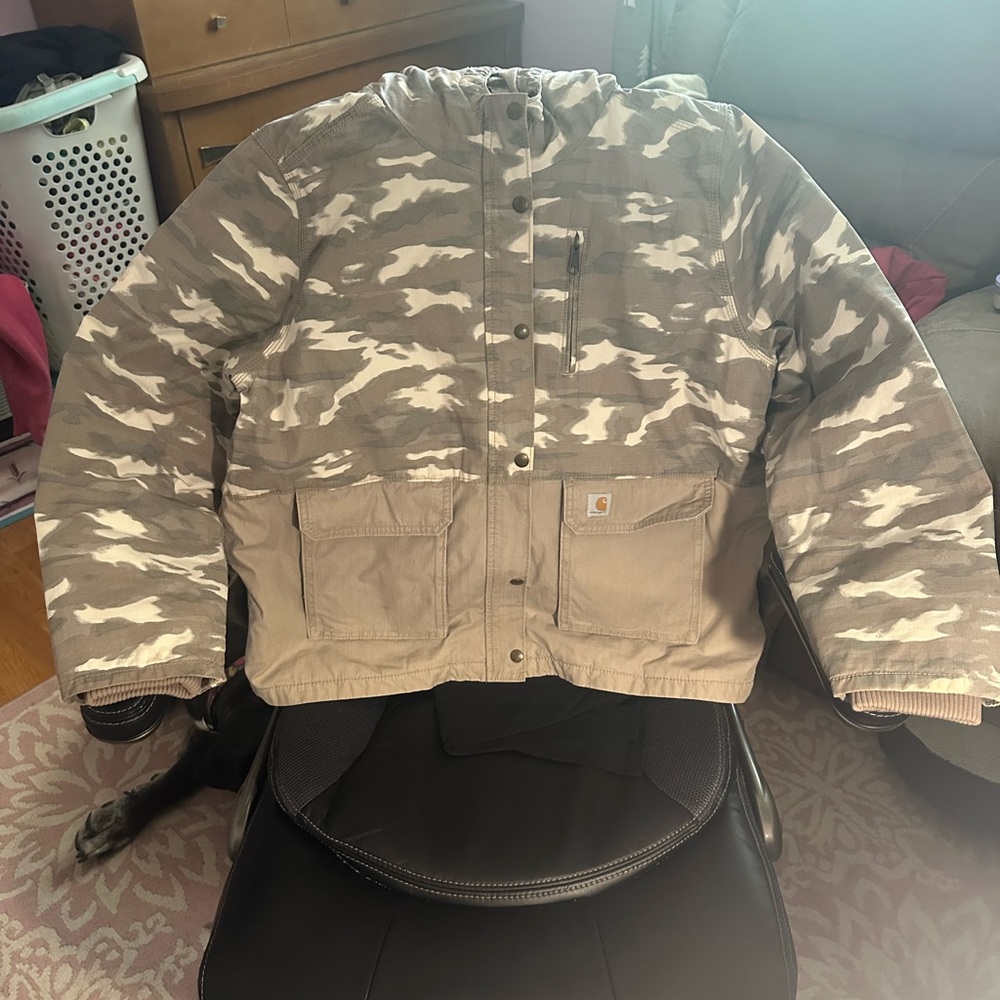 Carhartt women’s Gray and White Camouflage Jacket